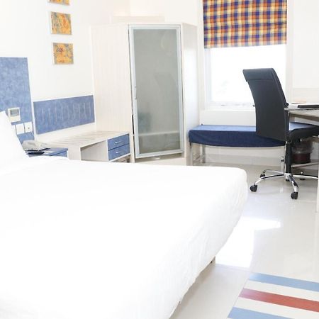 Hometel Csandígarh Kültér fotó