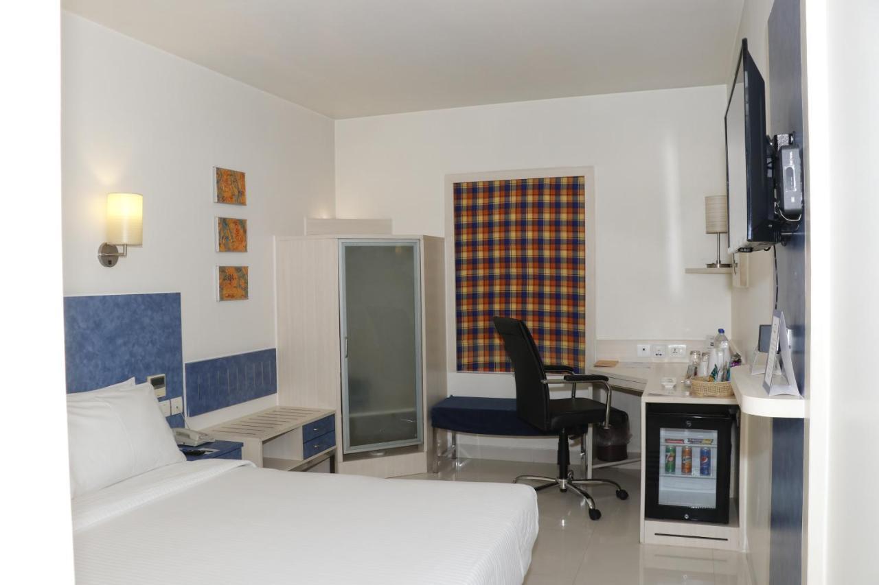 Hometel Csandígarh Kültér fotó