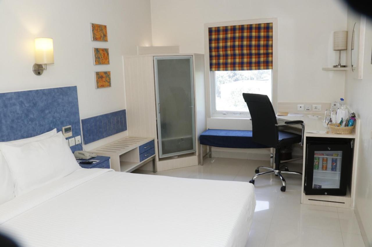 Hometel Csandígarh Kültér fotó