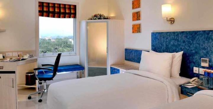 Hometel Csandígarh Kültér fotó