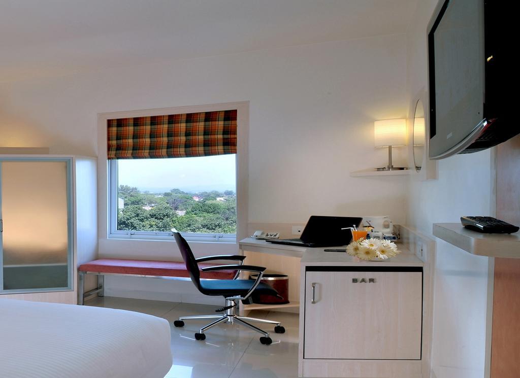 Hometel Csandígarh Kültér fotó
