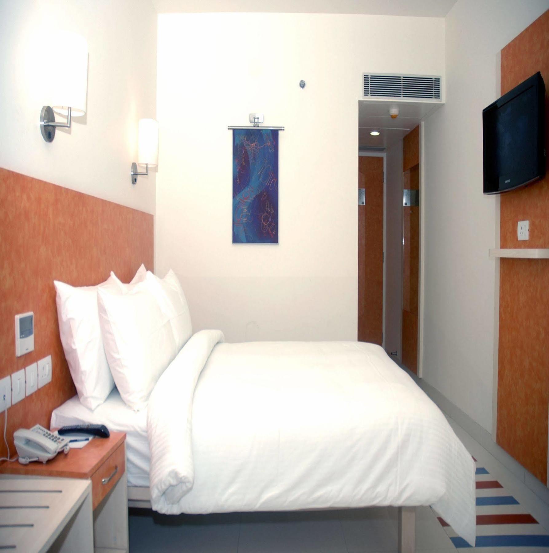 Hometel Csandígarh Kültér fotó