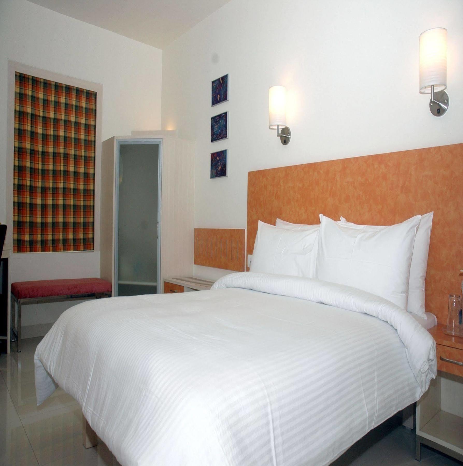 Hometel Csandígarh Kültér fotó