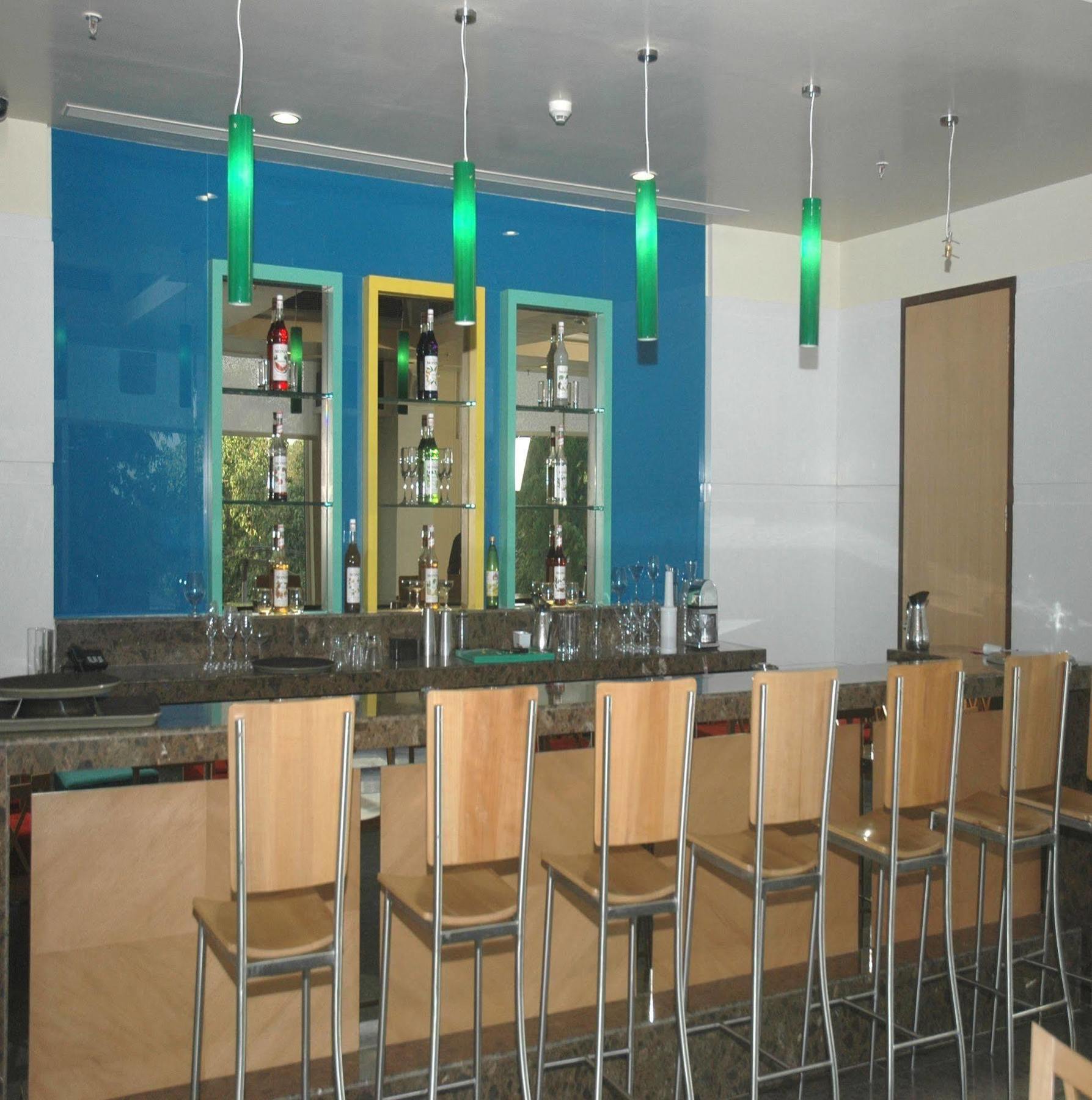 Hometel Csandígarh Kültér fotó
