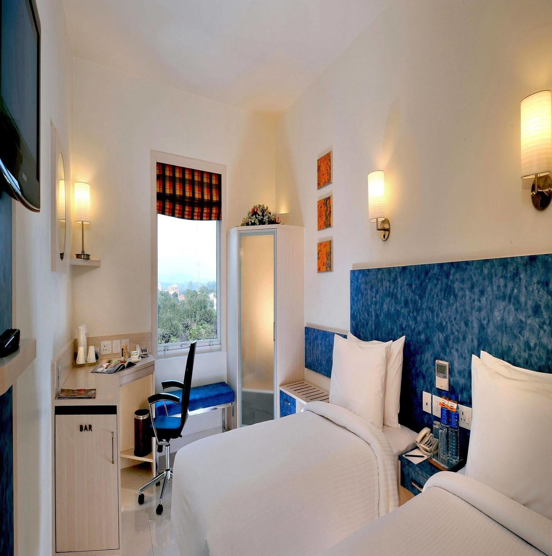 Hometel Csandígarh Kültér fotó